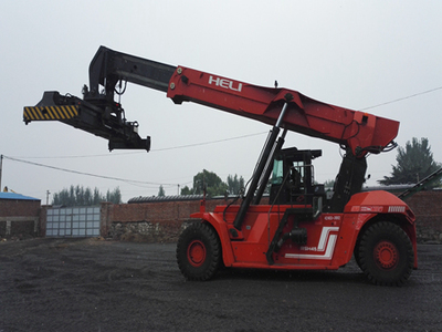 急企業(yè)之所急深入企業(yè)考核流動(dòng)式起重機(jī)作業(yè)人員-泰安市特種設(shè)備檢驗(yàn)研究院