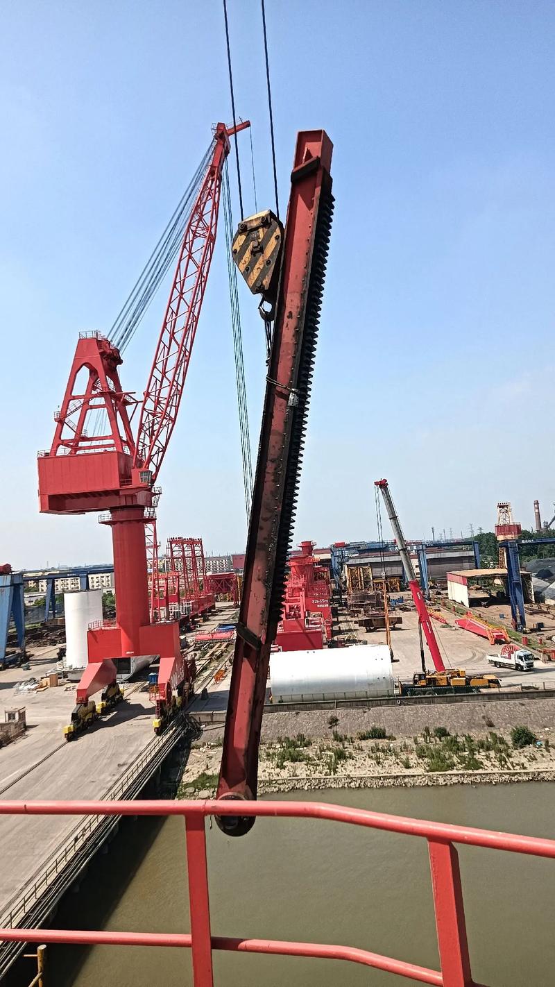 3550門座式起重機變幅機構排裝齒條維修,誠信贏市場,品質求